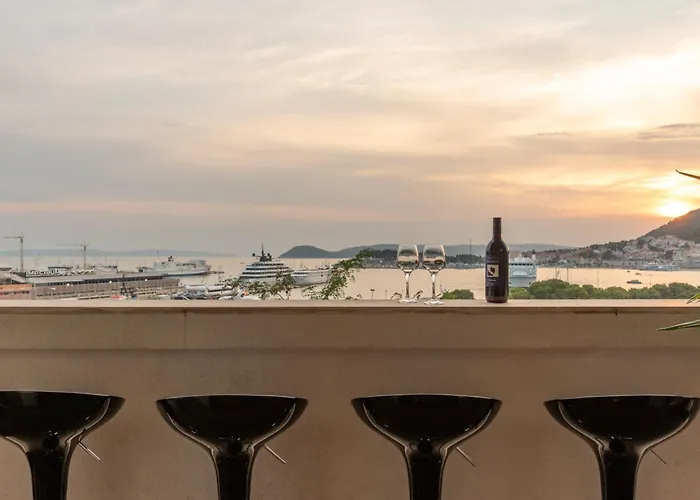 Bregos Superior - Unique Design 3-br - Unbelievable Panoramic View Of - Walking Distance From Unesco Palace And Bacvice - Free Parking - Buralux 公寓