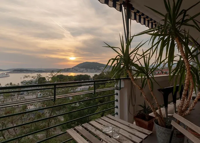 Bregos Superior - Unique Design 3-br - Unbelievable Panoramic View Of - Walking Distance From Unesco Palace And Bacvice - Free Parking - Buralux