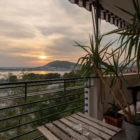 Bregos Superior - Unique Design 3-br - Unbelievable Panoramic View Of - Walking Distance From Unesco Palace And Bacvice - Free Parking - Buralux