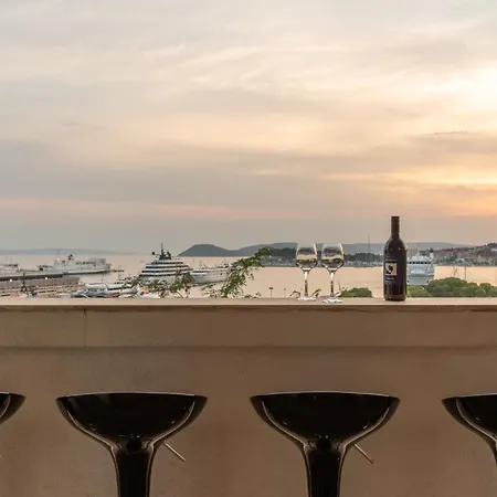 Bregos Superior - Unique Design 3-br - Unbelievable Panoramic View Of - Walking Distance From Unesco Palace And Bacvice - Free Parking - Buralux アパート